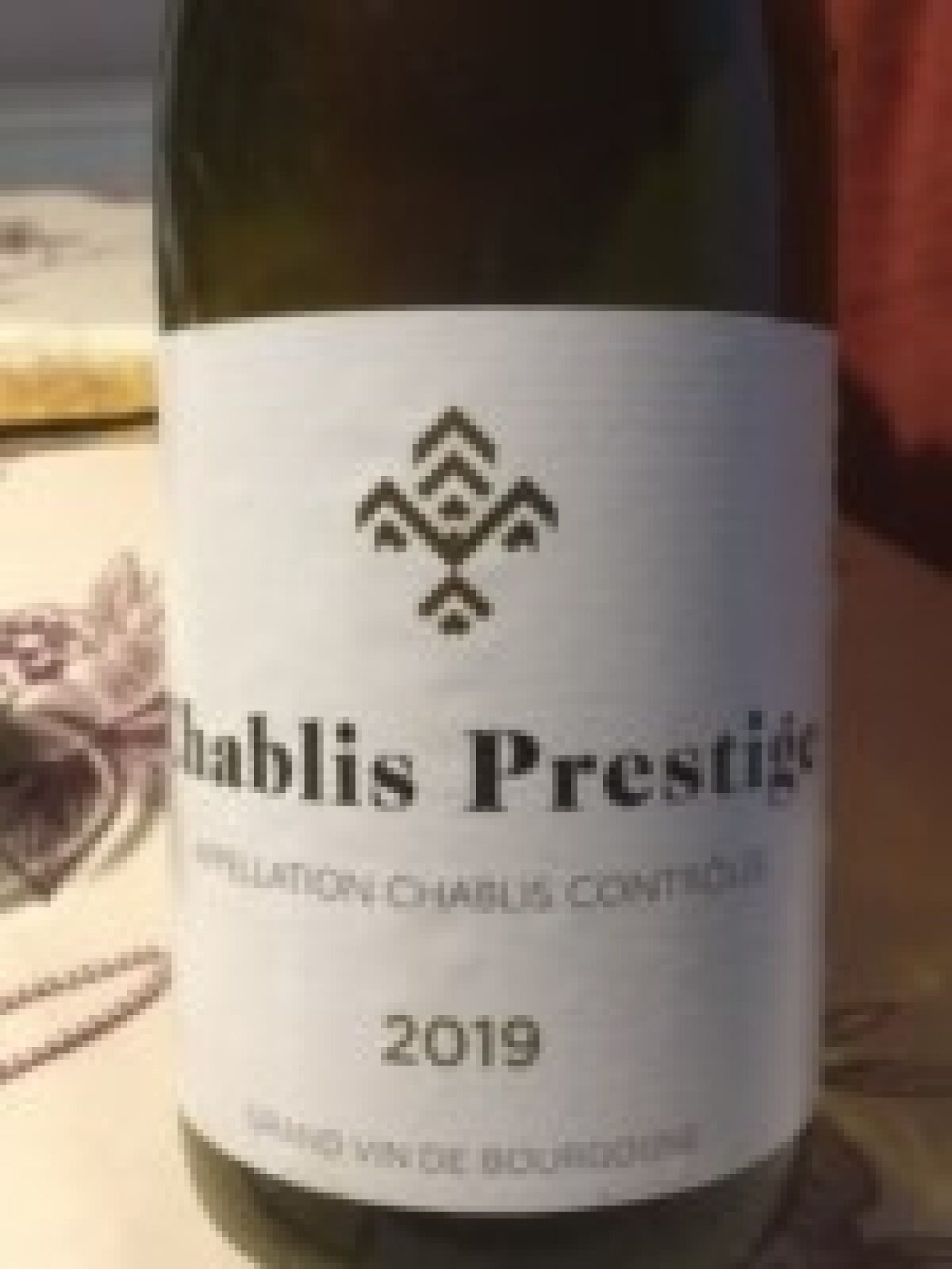 Fles Chablis Prestige van Delhaize